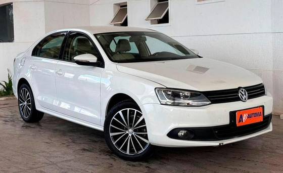 VOLKSWAGEN JETTA 2.0 COMFORTLINE FLEX 4P TIPTRONIC